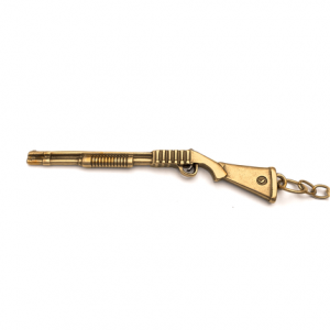 CHAVEIRO EM METAL, COR DOURADO ENVELHECIDO, MODELO ESCOPETA